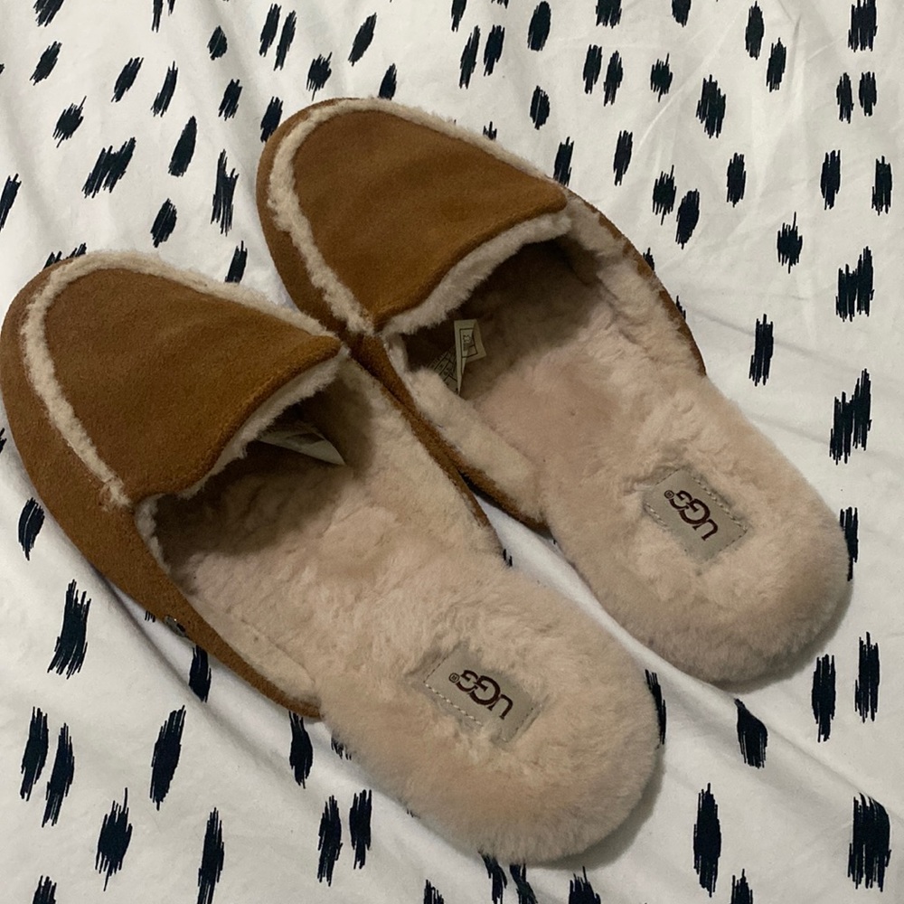UGG Lane Loafer slips-ons Size 8